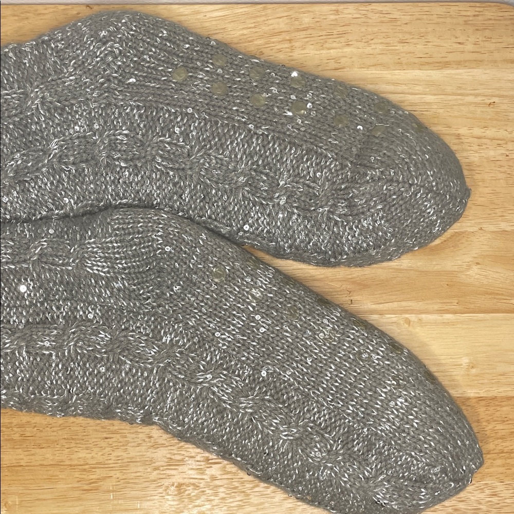 Elegant Gray Knit Slipper Socks - Picture 2 of 3